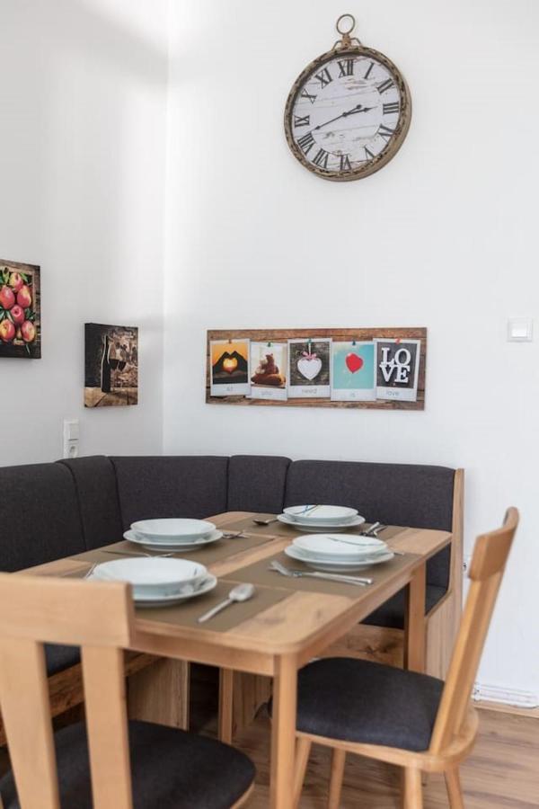 Sunny Renovated Apartment Close To Downtown Vienna Exterior photo