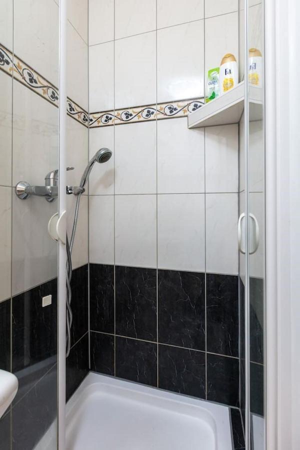 Sunny Renovated Apartment Close To Downtown Vienna Exterior photo
